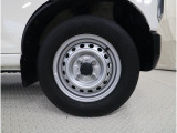 どんな道も力強く駆ける、頼れる相棒―サンバーのスチールホイール車で未知の冒険へ