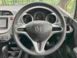 インテリアに合わせたデザインのステアリングは、運転される方のことも考え、運転しやすい形状、大きさです。是非一度、実際に触ってお確かめください。