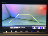 バックでの車庫入れも安心です! リアカメラが付いているバックモニター付のナビを装備しております。操作線もついており距離感も画面から確認できます。
