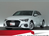 AUDIの特徴シングルフレームグリルは力強さとエレガントな雰囲気を醸し出します。
