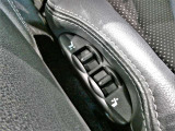 運転席&助手席にはパワーシートを装備☆