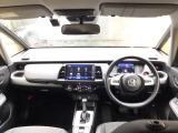 【前方視界】開放的な前方視界!運転がしやすく疲れにくいです♪窓が大きく、見通しがとっても良いおクルマですよ♪