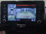 パノラミックビューモニター付きです。車両を上から見たような映像をディスプレイ画面上に表示。運転席からの目視だけでは見にくい、車両周辺の状況をリアルタイムでしっかり確認できます。