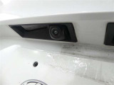 バックカメラが付いているので後方確認が非常にしやすいです。今や運転初心者も熟練者も必須装備!ついていて損はないですね♪