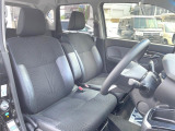 運転席シート廻りは使用感も少なく、良好な状態となっています。前オーナー様が丁寧に使っていたことがよくわかりますね。