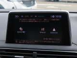 純正装備としてApple CarPlayに対応しています。iPhone(iPhone 5以降、iOS 7.1以降)及びアンドロイドオートを車載のUSBポートに接続すると、CarPlayアイコンが表示され、ナビ、通話、音楽アプリなどを車内のディス