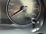 対向車のヘッドライトや街灯の明かり等を検知すると自動的にロービームに切替するハイビームアシストです。