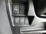 クリアランスソナー付き。ピッピッピとブザーでお知らせ!曲がり角や壁際に駐車する時に便利ですね♪