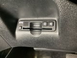 ハンドルの左下にETCがついています。高速道路の料金所の通過も楽々です。 カードの取り出しもしやすい場所についています。