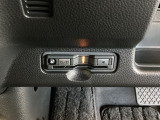 ハンドルの左下にETCがついています。高速道路の料金所の通過も楽々です。 カードの取り出しもしやすい場所についています。