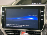 【純正大画面ナビ】人気の大型10インチナビを装備。存在感のある大画面はインパクト大!ナビ利用時のマップ表示は見やすく、テレビやDVDは臨場感がアップ!いつものドライブがグッと楽しくなります♪