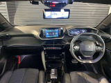 スッキリとまとめられた運転席周りで、運転を楽しくさせる内装です。まさにcockpitです!