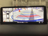 360°ビューモニターでは前後左右4つのカメラ映像をさまざまな走行状況に応じて切り替えてセンターディスプレイに表示することで、駐車時や狭い道でのすれ違い時、見通しの悪い交差点進入時でも安心感を高めます