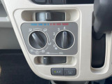 寒い冬も暑い夏も全席に快適な空調を届けてくれる、ダイヤル式エアコンを装備♪