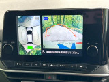 【アラウンドビューモニター】専用のカメラにより、上から見下ろしたような視点で360度クルマの周囲を確認することができます☆死角部分も確認しやすく、狭い場所での切り返しや駐車もスムーズに行えます。