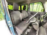 運転席まわりには十分なスペースがあり、大柄な方でもゆったり運転していただける環境です。