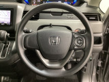 ハンドルにHondaセンシング系のクルーズコントロールやレーンキープアシストなどの操作スイッチが装備されています。ハンドルから手を離さず安全に操作できます。