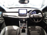 落ち着いた雰囲気の運転席回り!遠出をしても疲れにくい内装デザインです!