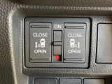 【両側パワースライドドア】スマートキーや運転席のスイッチで後席両側スライドドアの開閉が可能♪電動だから力を入れてドアを開ける必要が無く、小さなお子様でも簡単に開け閉めでき快適です♪