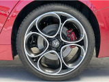 ■純正19inアルミホイール/アクティブサスペンション/タイヤサイズ前 225/40R19/タイヤサイズ後 255/35R19!