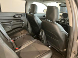 運転席後ろになります。