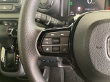 ステアリングにオーディオ操作スイッチが付いています。オーディオ画面に直接タッチしなくても操作が出来ますので、運転に集中できます。