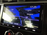 純正ナビを装備。タッチパネル式で使いやすく、お出かけもラクラクです。