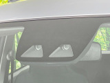 【スマートアシスト】走行中に前方の車両等を認識し、衝突しそうな時は警報とブレーキで衝突回避と被害軽減をアシスト。より安全にドライブをお楽しみいただけます。