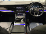 Q8 55 TFSI クワトロ デビューパッケージ ラグジュアリー 4WD 本革シート