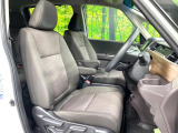 運転席シート廻りは使用感も少なく、良好な状態となっています。前オーナー様が丁寧に使っていたことがよくわかりますね。