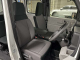 厚めのシートで長時間での運転でのつかれにく仕様になります。