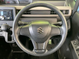 インテリアに合わせたデザインのステアリングは、運転される方のことも考え、運転しやすい形状、大きさです。是非一度、実際に触ってお確かめください。