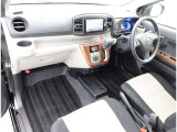 高品質カークリーニング ピカピCar 外装・内装、岐阜トヨペットの専門スタッフがシートもカーペットも綺麗に洗浄済み!プロの仕上げを是非ご確認下さいませ。