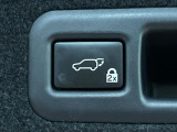 【パワーバックドア】スマートキーや運転席のボタンを押すだけでリアゲートが自動で開閉します!荷物を持っている時や、高い位置にあるバックドアを閉める際に便利な機能です♪