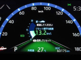 イグニッションONで鮮やかに発光するメーター。
