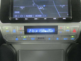 ☆左右独立温度コントロールオートエアコン☆運転席、助手席それぞれで好みの温度設定ができるので、ドライバーも、同乗者も、快適な温度で過ごせます♪
