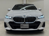 【キドニーグリル】BMWは約90年もの間、ほぼ全ての車両にひと目でBMWだと分かるこの特徴的なフロントグリルが備えられ、デザイン・アイコンとして親しまれてきました。
