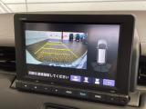 リバースギアに入れるだけで後方の表示へ切り替わります。夜間や雨の日の駐車も楽になりますよ。