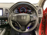ハンドルにHondaセンシング系のクルーズコントロールやレーンキープアシストなどのスイッチと、オーディオの操作スイッチが装備されています。ハンドルから手を離さず安全に操作できます。