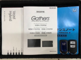 スマートキーは鍵をバッグに入れたままでもドアロックの開閉やエンジンのON・OFFができます。夜間や雨の日も鍵を探さなくて良いので便利です。