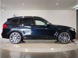 ☆BMWの前後重量配分50:50はエンジン自体をフロントタイヤよりも後ろにずらし、通常はエンジンルーム内に搭載される重量物であるバッテリーをトランクに移動させるなどして実現されています☆