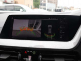 リヤビューカメラとセンサー、パーキングアシストによりスムーズにパーキングをサポートします。