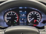 【メーターまわり】ドライバーから見やすい位置にあって安全運転に寄与します。マルチインフォメーションディスプレイでは、クルマに関するたくさんの情報を確認可能。