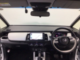 【前方視界】開放的な前方視界!運転がしやすく疲れにくいです♪窓が大きく、見通しがとっても良いおクルマですよ♪