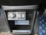 運転席には冬場に快適、シートヒーターが付いてます。