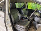 運転席シート廻りは使用感も少なく、良好な状態となっています。丁寧に使われていたことがよくわかりますね。