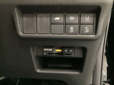 Hondaセンシング用の、VSA解除とレーンキープアシストシステムのメインスイッチなどはハンドルの右側に装備しています。その下にETC2.0がついています。高速道路の料金所の通過も楽々です。