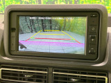 【バックカメラ】駐車時に後方がリアルタイム映像で確認できます。大型商業施設や立体駐車場での駐車時や、夜間のバック時に大活躍!運転スキルに関わらず、今や必須となった装備のひとつです!