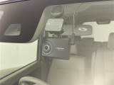 【ドライブレコーダー】映像・音声などの運転中の記録を残します。事故などを起こした起こされた時の証拠になりえますので、もしも時でも安心ですね。