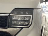 LEDヘッドライトは、点灯の瞬間から最大光量を発揮し、突然暗くなるトンネルなどでの安定感を高めます。